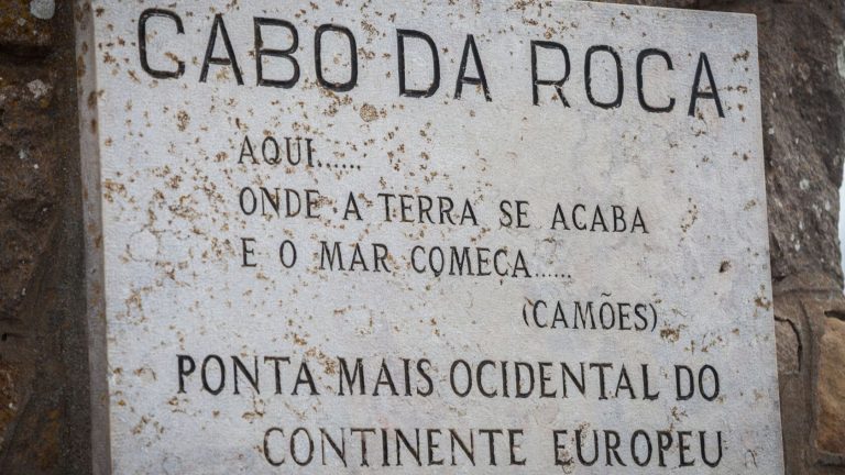 Cabo Da Roca Sign Cabo da Roca: Come Arrivare e Cosa Vedere nel 2025
